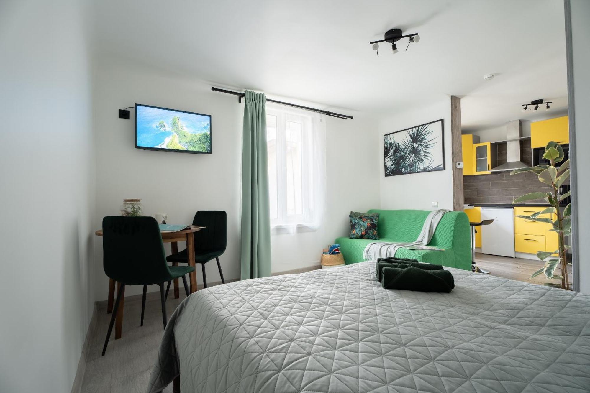 Green Garden & Private Parking Apartments With Playground Рига Екстериор снимка